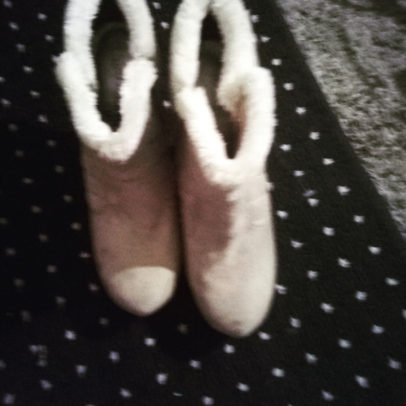 Size 8 heel ankle boots - Picture 2 of 2